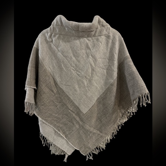 Ann Taylor Women’s Toggle Shawl Wrap. OS Very Good Condition. Tan/Lt Gray - Picture 2 of 3